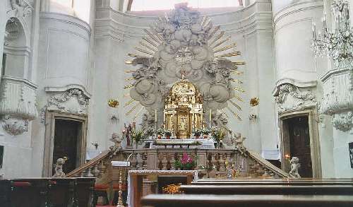 Altarraum der Krankenhauskirche St. Johannes