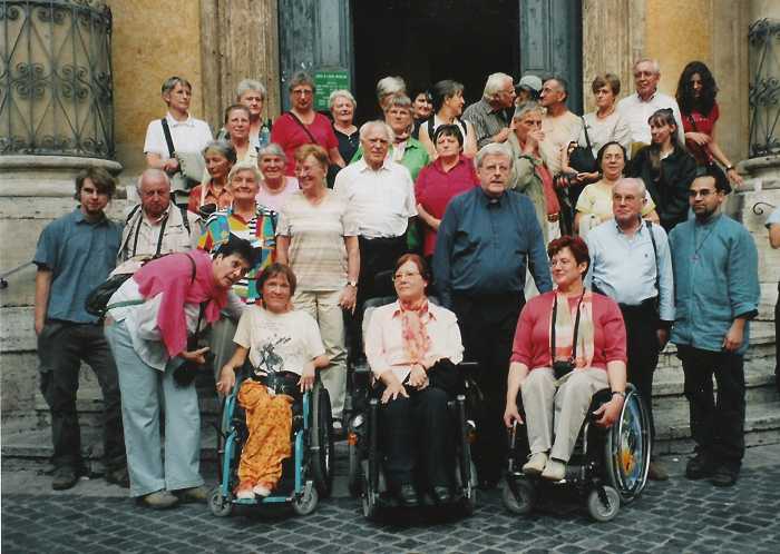 Reisegruppe vor der Maddalena