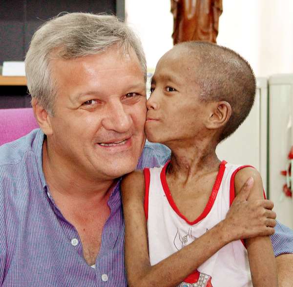 Pater Giovanni Contarin und Oon in Rayong / Thailand Pater Giovanni Contarin und Oon in Rayong / Thailand