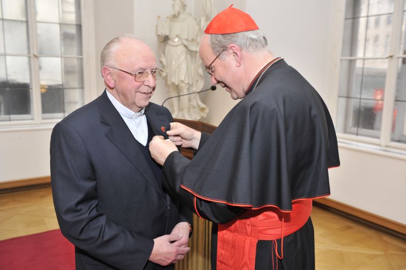 Ordensverleihung Pater Gregotsch