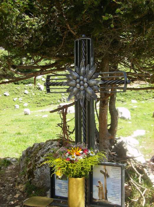 gedenkkreuz_p_lutz.jpg, 72.5 KB