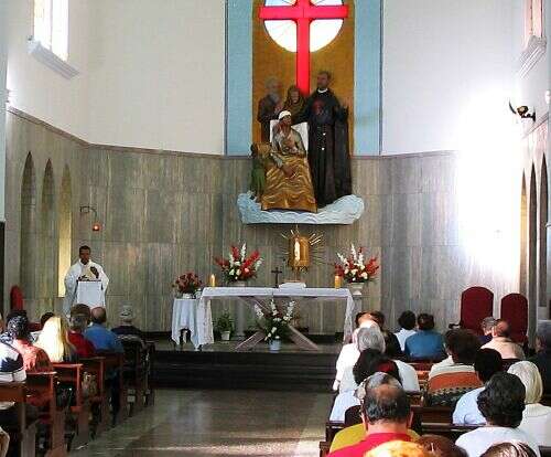 Gottesdienst in der Pfarrkirche St. Kamillus in Rio.